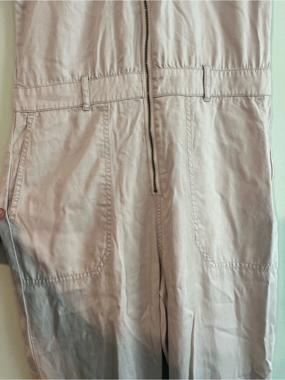Abercrombie & Fitch Sleeveless Zip-Front Utility Jumpsuit in Light Beige - Picture 3 of 10